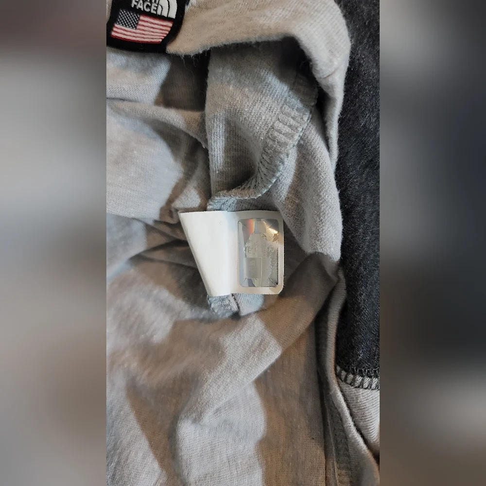 The‎ North Face Men's Light Gray and Charcoal Long Sleeve Tee